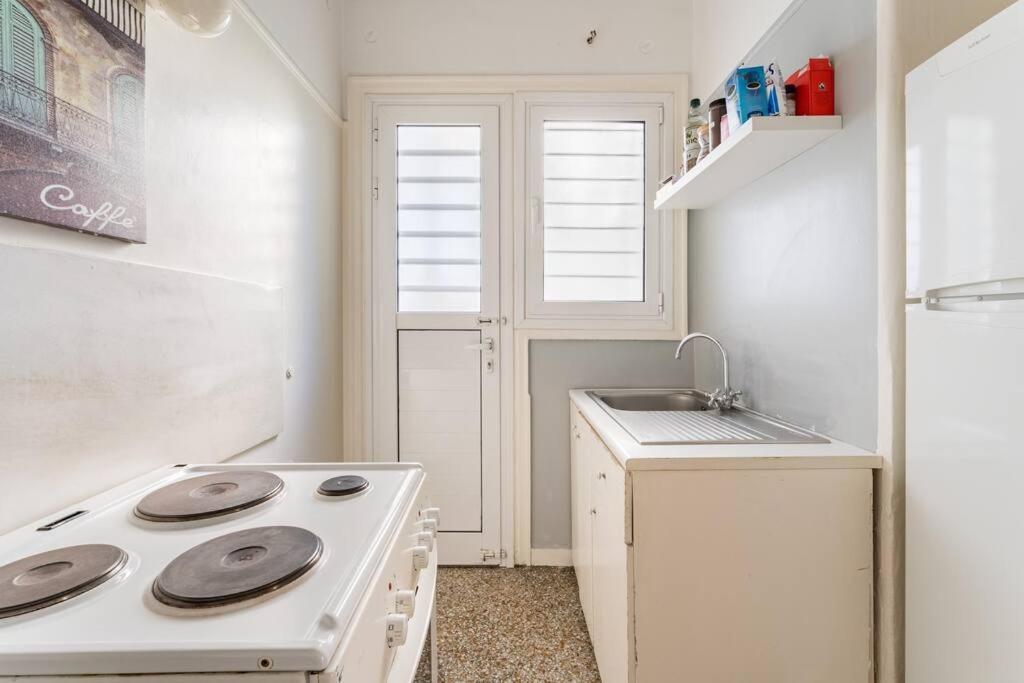 Amazing 3Bdr Apt With Unique Roof Garden In Plaka Афины Экстерьер фото